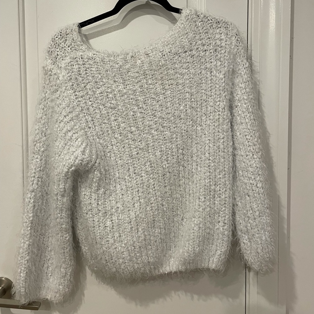 🤍 FUZZY SWEATER 🤍